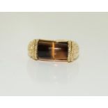 A ladies Tiger eye bar ring, Size M.