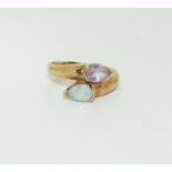 9ct gold ladies topaz and amethyst ring. Size P.