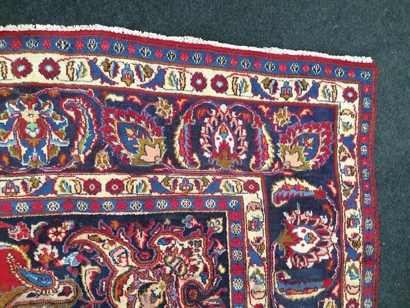 Mashad room size carpet. 383x283cm. - Image 2 of 3