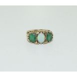 9ct gold vintage emerald and opal ring. Size M.