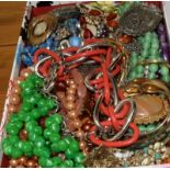 Carton of mixed vintage costume jewellery.