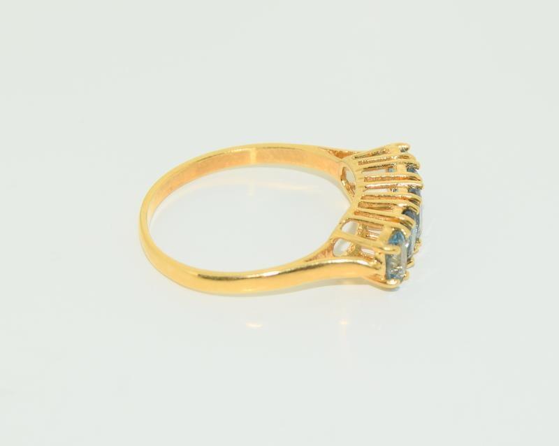 9ct gold on silver blue topaz ring. Size M. - Image 2 of 3