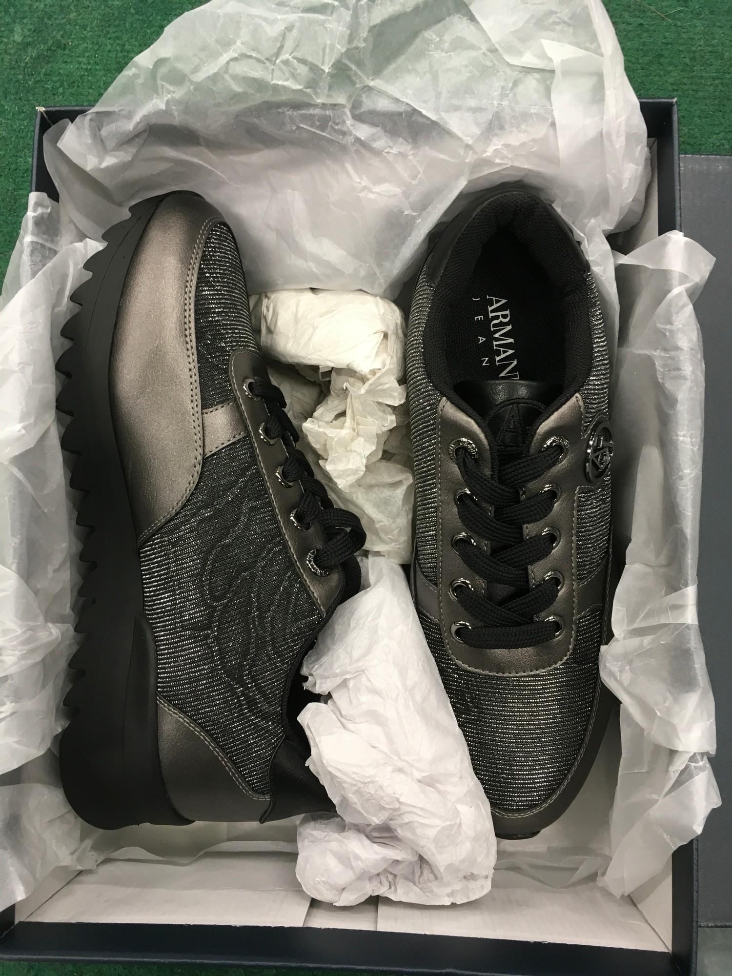 Armani Jeans Nero size 5 trainers (Ref 50).