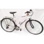 A white Raleigh Grande road bike. (ref 170)