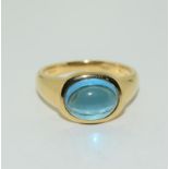 A Sapphire approx 2.00ct cabochon 18ct gold ring.