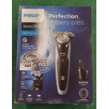 Philips series 9000 Wet and dry shaver (REF 33).