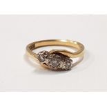 A ladies 18ct gold diamond trilogy ring size M (REF 35).