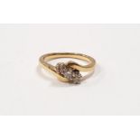 An 18ct gold ladies trilogy ring size M (REF 42).