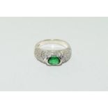 Deco designed pave green gemset 925 silver ring. Size O. REF SP33