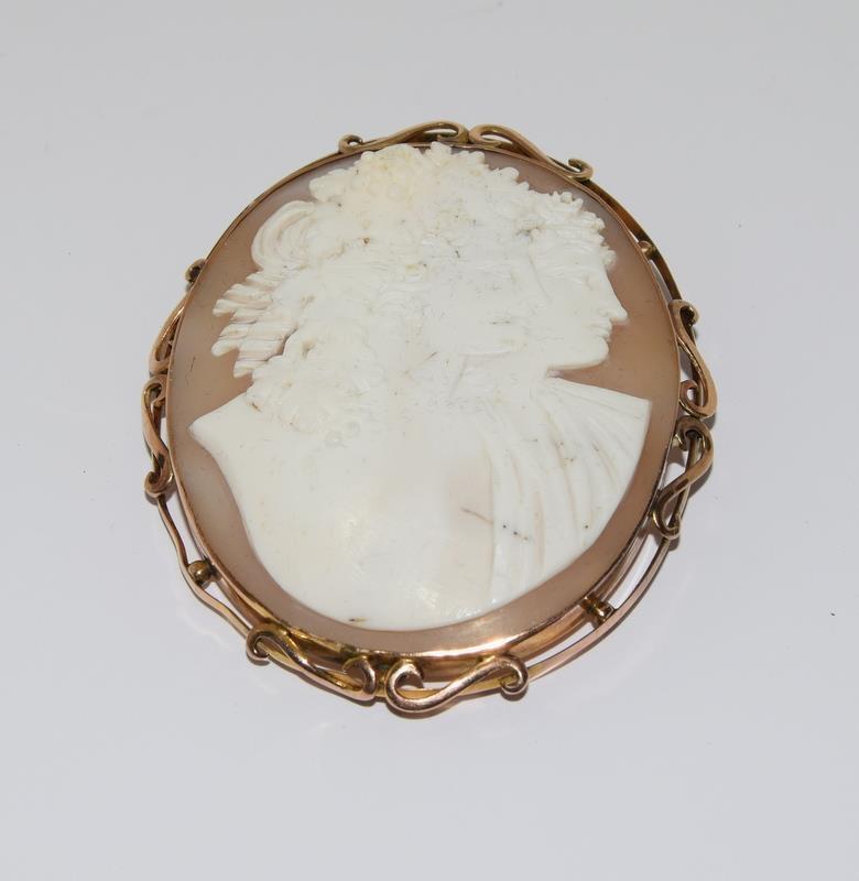 Large Victorian Hand Carved Shell, Double Headed Solid Gold Framed Cameo. Measuring 6.5cm x 5.4cm. - Image 2 of 8