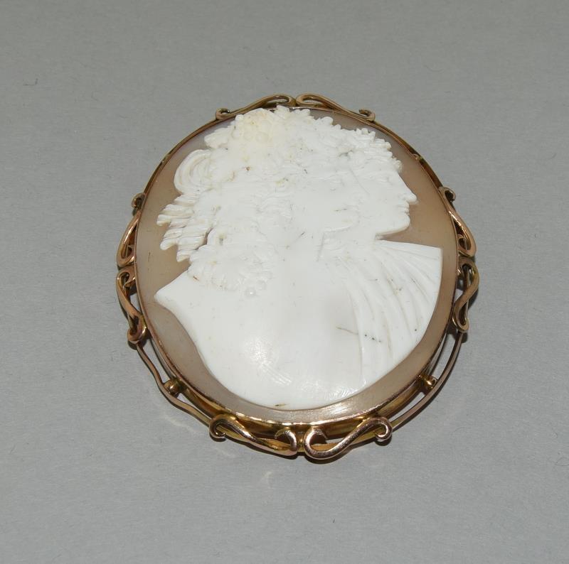 Large Victorian Hand Carved Shell, Double Headed Solid Gold Framed Cameo. Measuring 6.5cm x 5.4cm. - Image 6 of 8