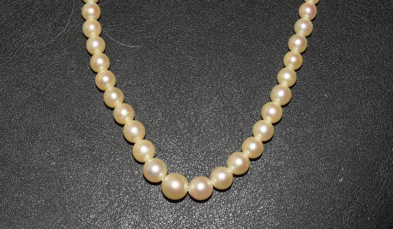 A Strand of Graduated Cultured Sea Oyster Pearls with a Diamond Bow Clasp. - Image 5 of 5