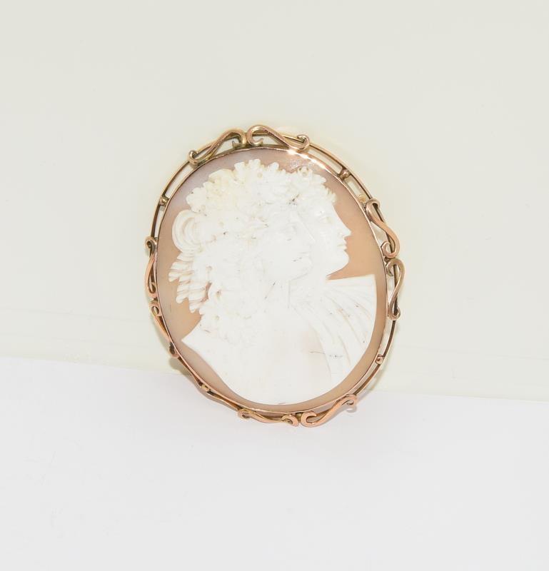 Large Victorian Hand Carved Shell, Double Headed Solid Gold Framed Cameo. Measuring 6.5cm x 5.4cm. - Image 5 of 8