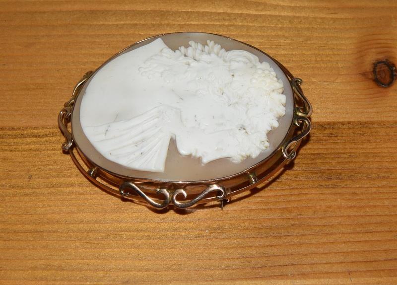 Large Victorian Hand Carved Shell, Double Headed Solid Gold Framed Cameo. Measuring 6.5cm x 5.4cm. - Image 8 of 8