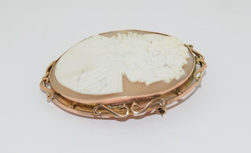 Large Victorian Hand Carved Shell, Double Headed Solid Gold Framed Cameo. Measuring 6.5cm x 5.4cm. - Image 3 of 8