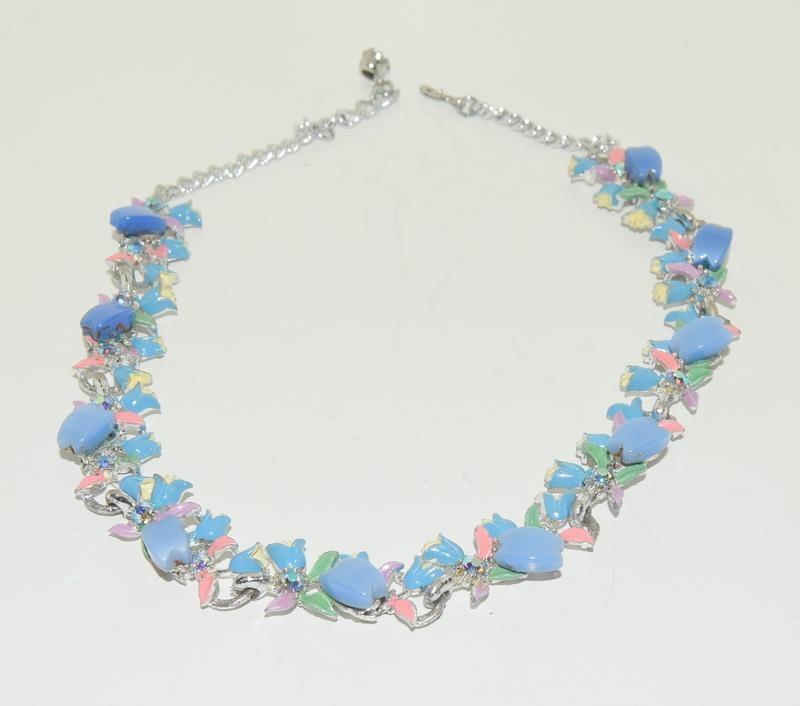 Vintage Thermoset plastic Harebelle necklace.