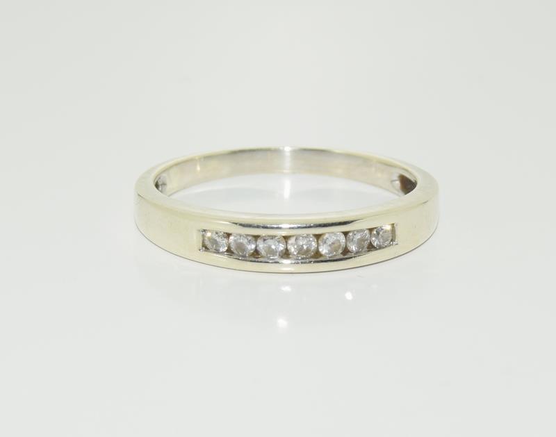A 9ct white gold ladies 7 stone diamond ring, approx 0.33ct, Size V. - Image 4 of 4
