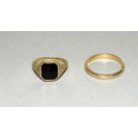9ct Gold Gents Sygnet Ring & 9ct Gold Gents Wedding Band. Size S & V