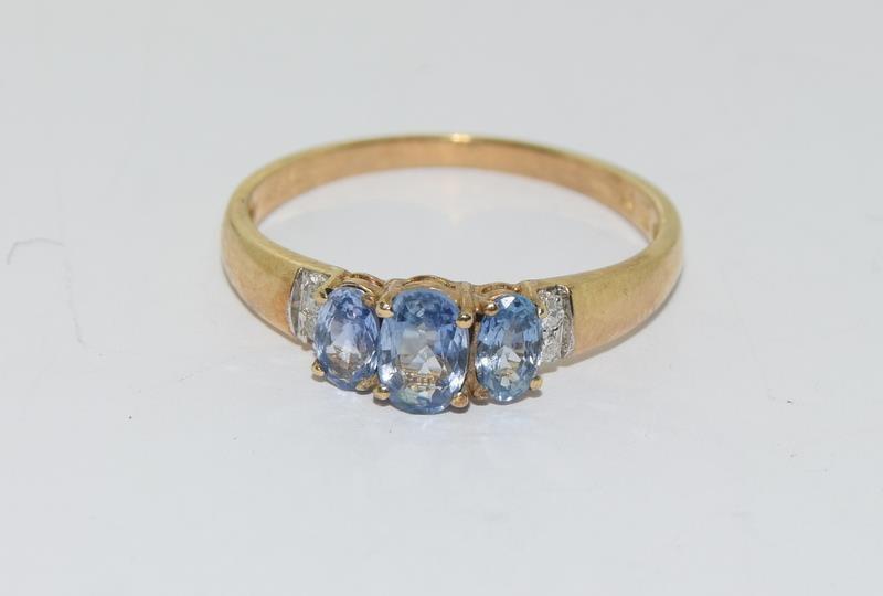 9ct Gold Diamond shoulders ladies three stone ring. Size S.