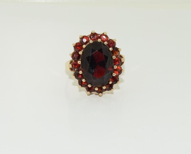 9ct gold ladies large garnet ring. Size Q.