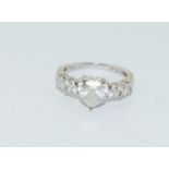 14ct White Gold ladies heart-shaped ring. Size P.