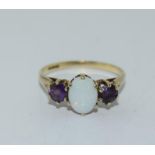 9ct Gold Opal Ring. Size M