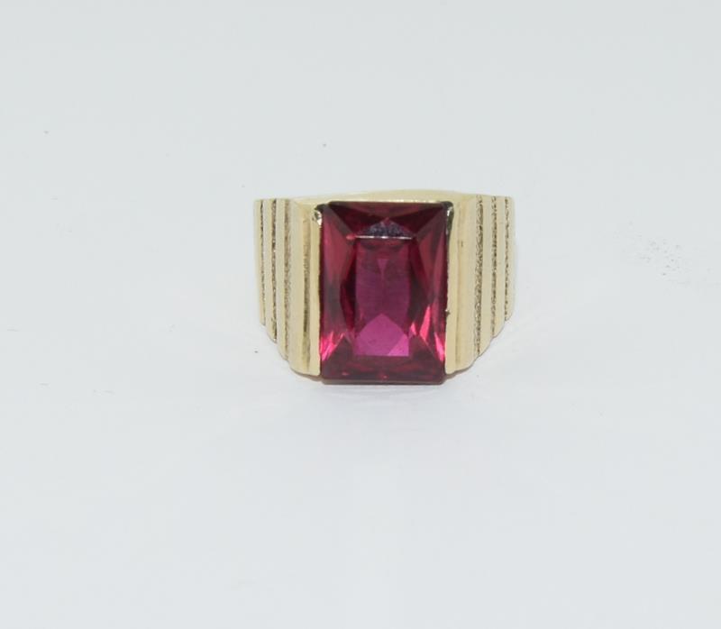 Vintage 10ct gold mans Saffri large red Spinel ring ,size U 7.9gm