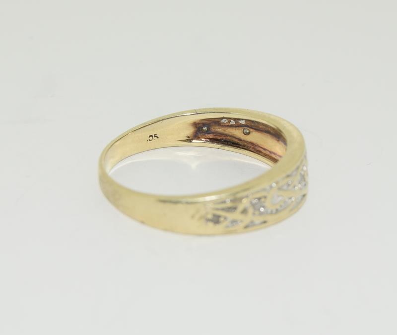 A Vintage 9ct gold and diamond celtic mans rings, size s1/2, 3.7 grams. - Image 2 of 6