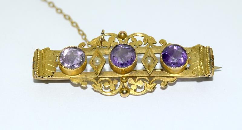 A late Victorian/Edwardian three stone Amethyst and Pearl Brooch. - Image 4 of 4