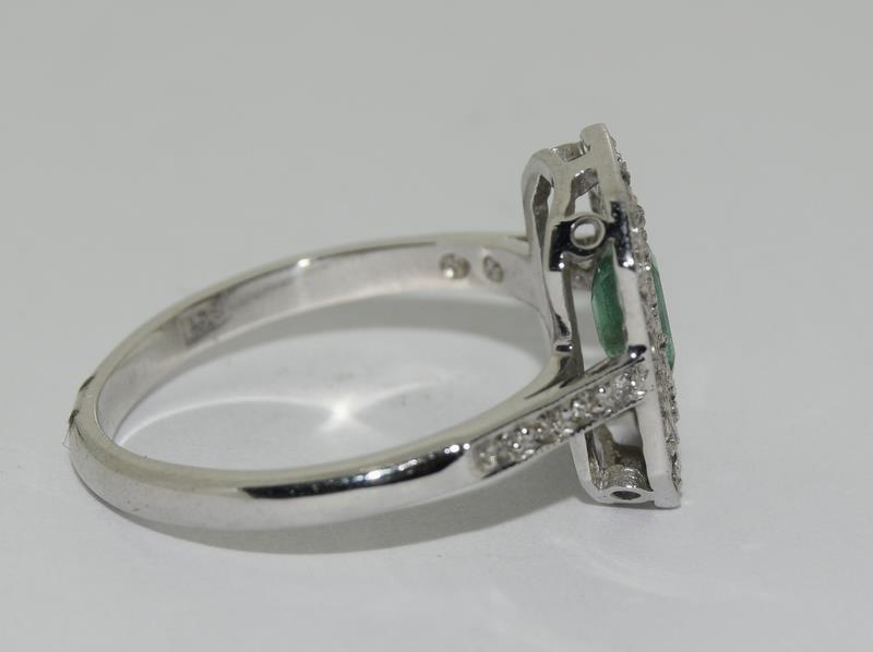 18ct Gold Emerald and Diamond Art Deco style ring. - Image 2 of 6