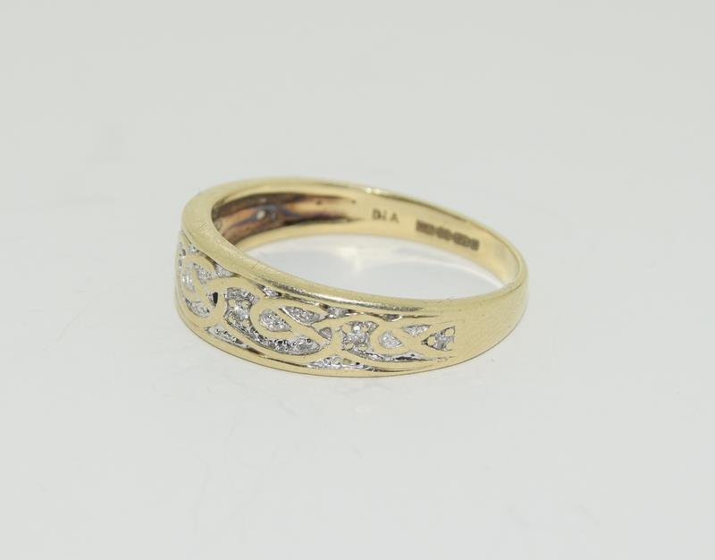 A Vintage 9ct gold and diamond celtic mans rings, size s1/2, 3.7 grams. - Image 4 of 6