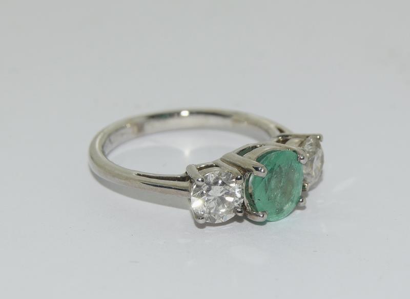 An 18ct white gold emerald and diamond ring of 1.8cts approx. - Image 5 of 6