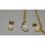 9ct Gold Cultured Pearl necklace and Earrings.