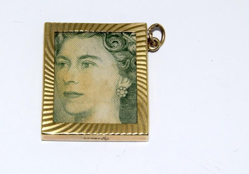 9ct Gold Folded £1 Note Charm. 27x23mm. 4.7g