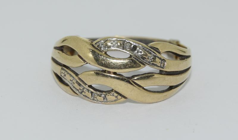 9ct Gold Twist Ring. Size Q