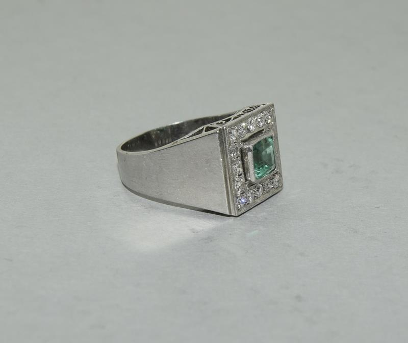 Platinum Art Deco Emerald Diamond ring. - Image 5 of 6