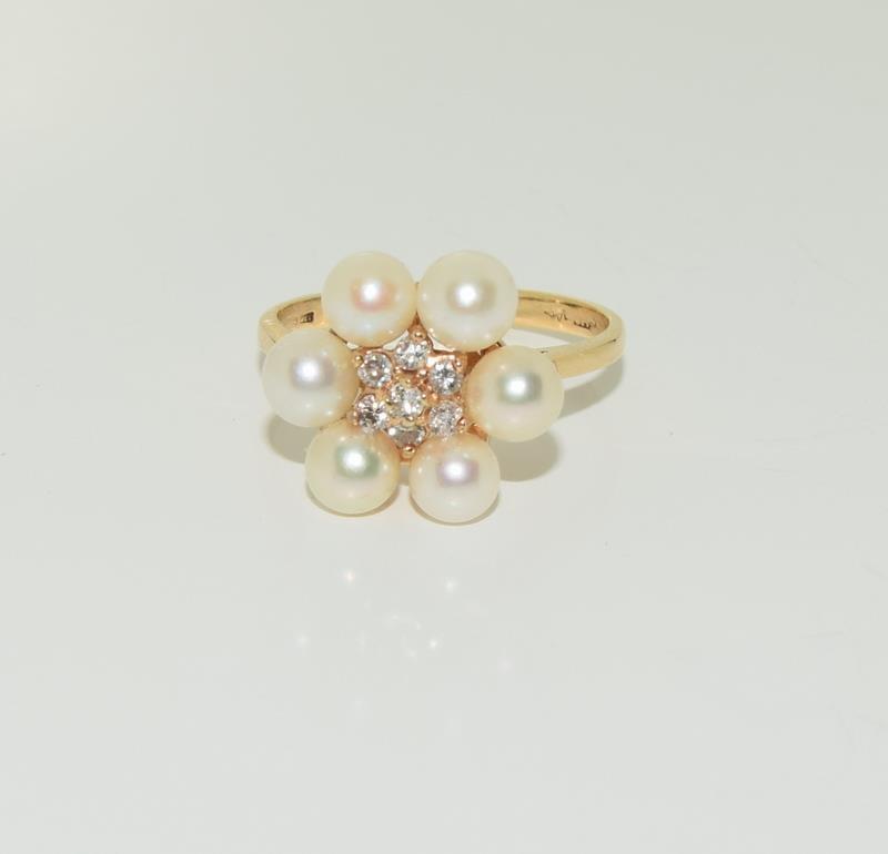 14ct gold pearl and diamond ring. Size N.