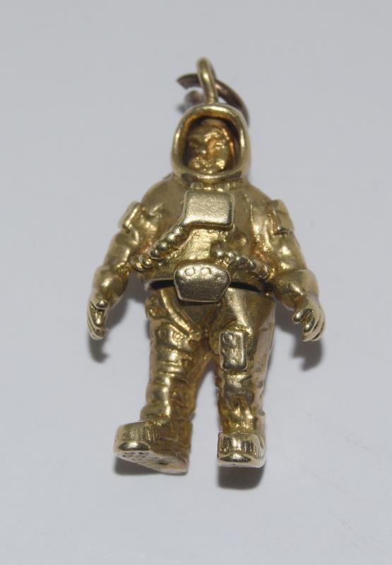 9ct Gold Articulated Astronaut Charm. 27mm Tall. 5.3g