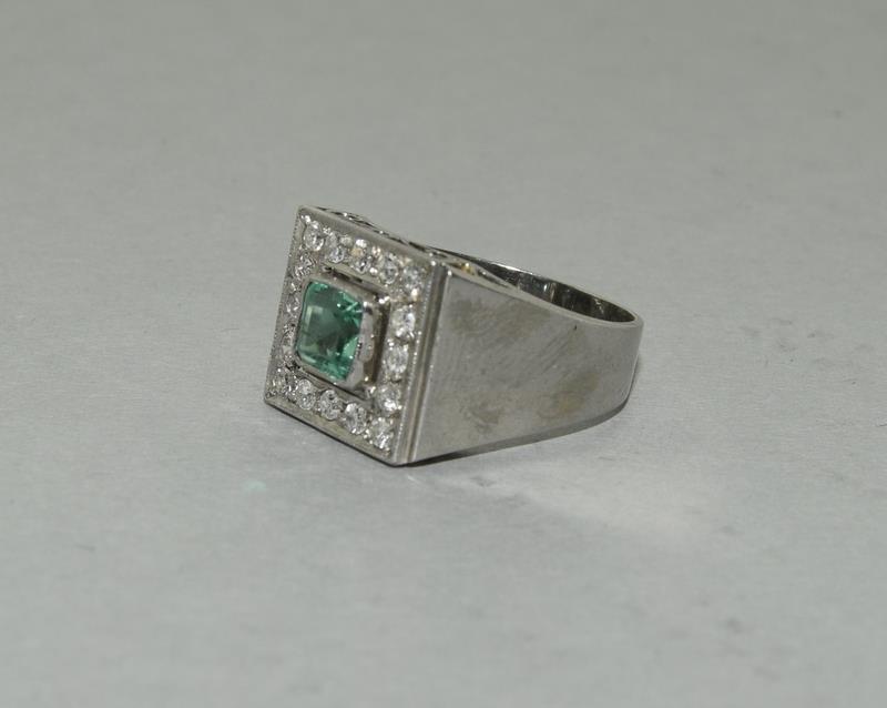 Platinum Art Deco Emerald Diamond ring. - Image 4 of 6