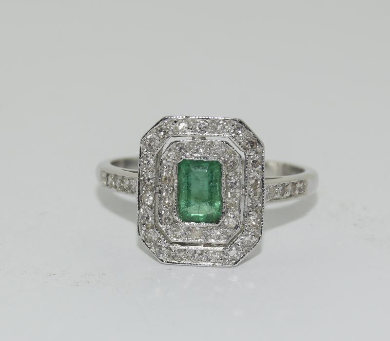 18ct Gold Emerald and Diamond Art Deco style ring. - Image 6 of 6