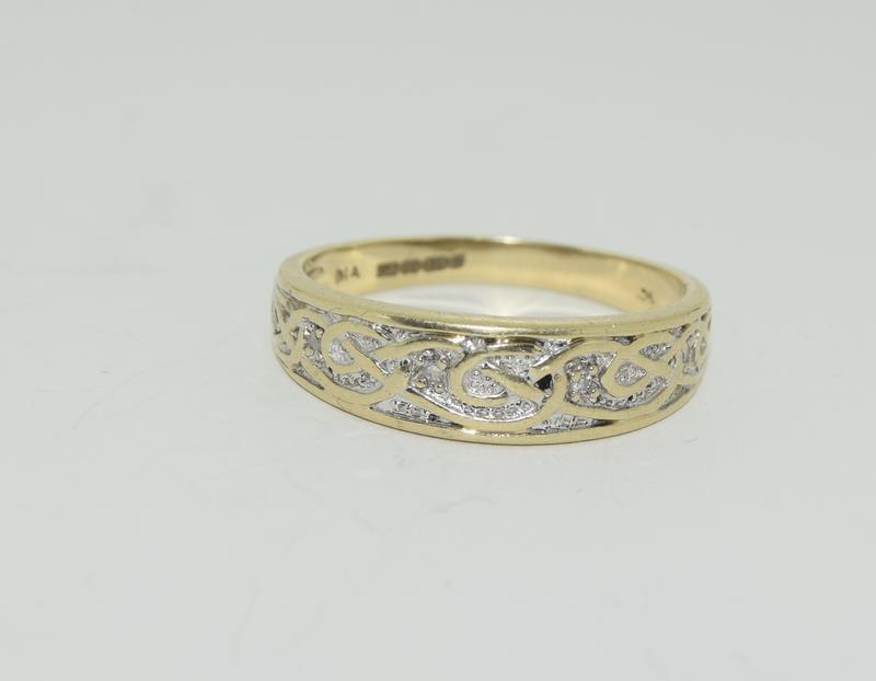 A Vintage 9ct gold and diamond celtic mans rings, size s1/2, 3.7 grams.