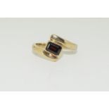 9ct Gold Garnet Twist Ring.