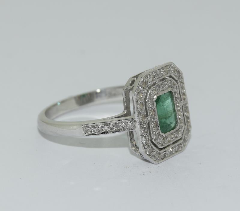 18ct Gold Emerald and Diamond Art Deco style ring. - Image 5 of 6