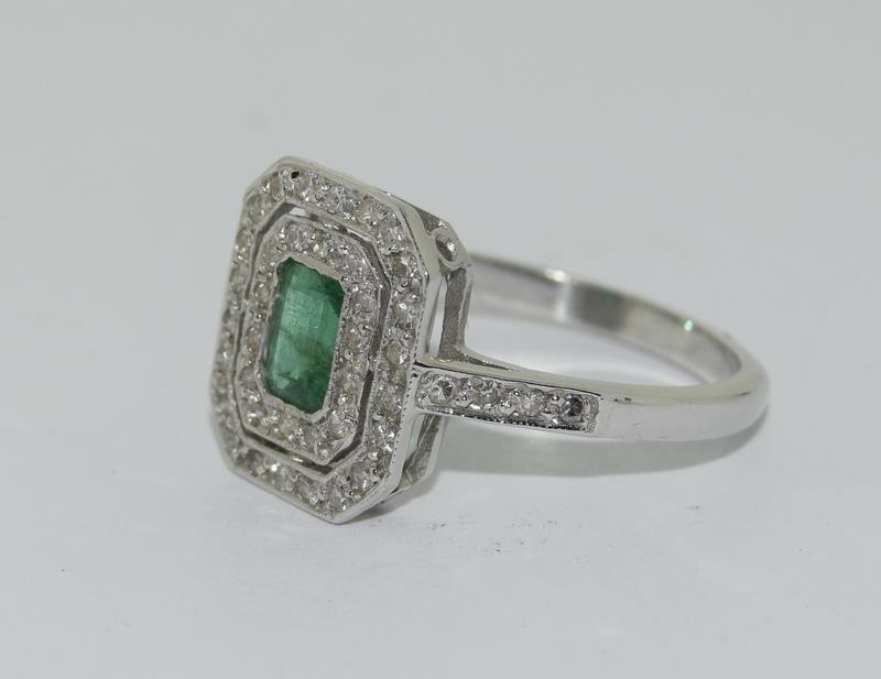 18ct Gold Emerald and Diamond Art Deco style ring. - Image 4 of 6