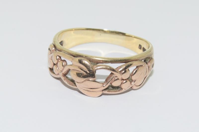 9ct Welsh Gold Band Ring (size Q) & a Matching Pair of Welsh Gold Earrings. 8.78g - Image 2 of 7