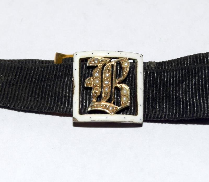 Victorian mourning bracelet with 9ct gold and enamel mounts - Image 5 of 5