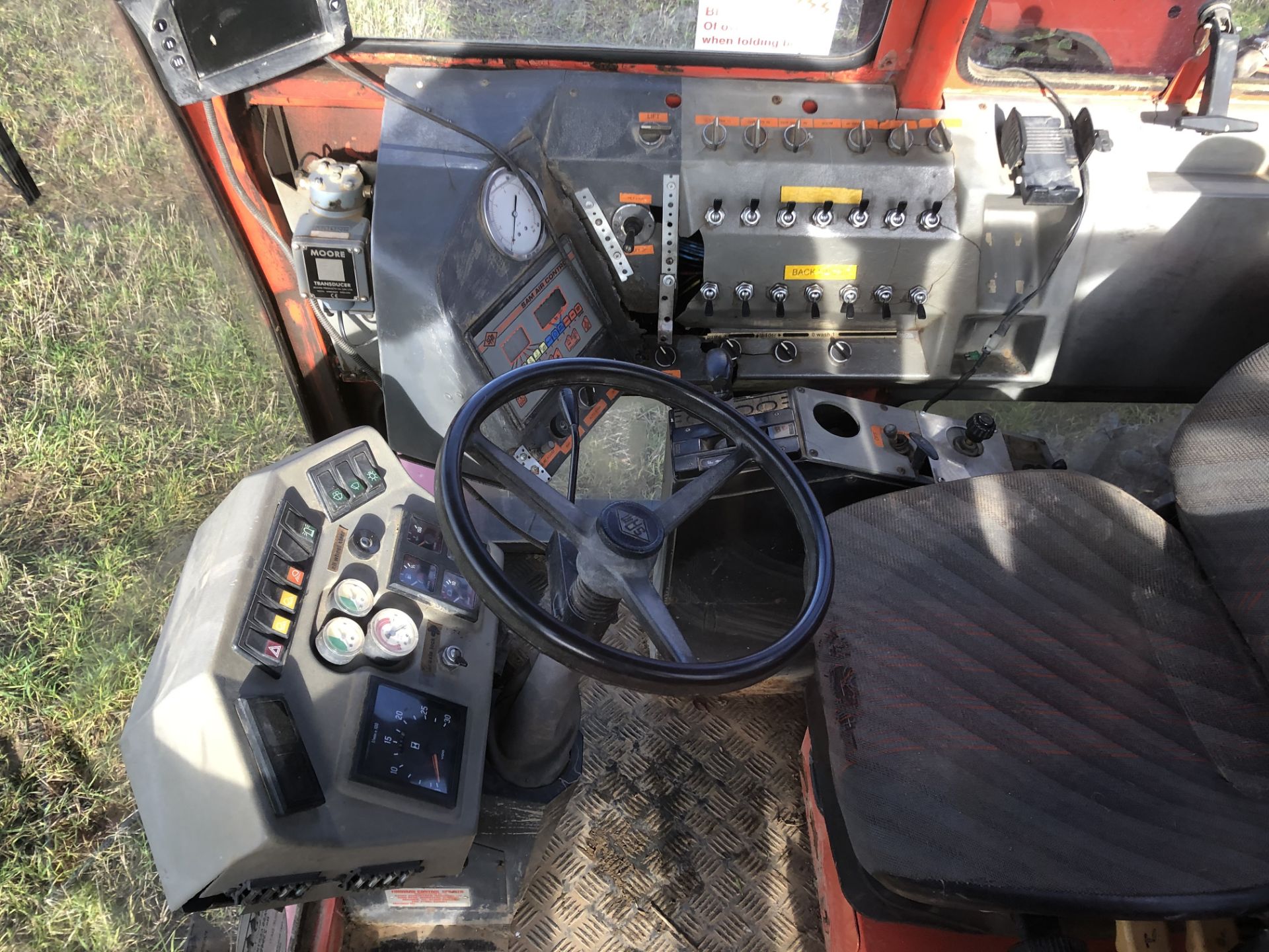 P205 ONG SANDS LOWLINE 2000 24 METRE SELF PROPELLED SPRAYER - Image 15 of 19