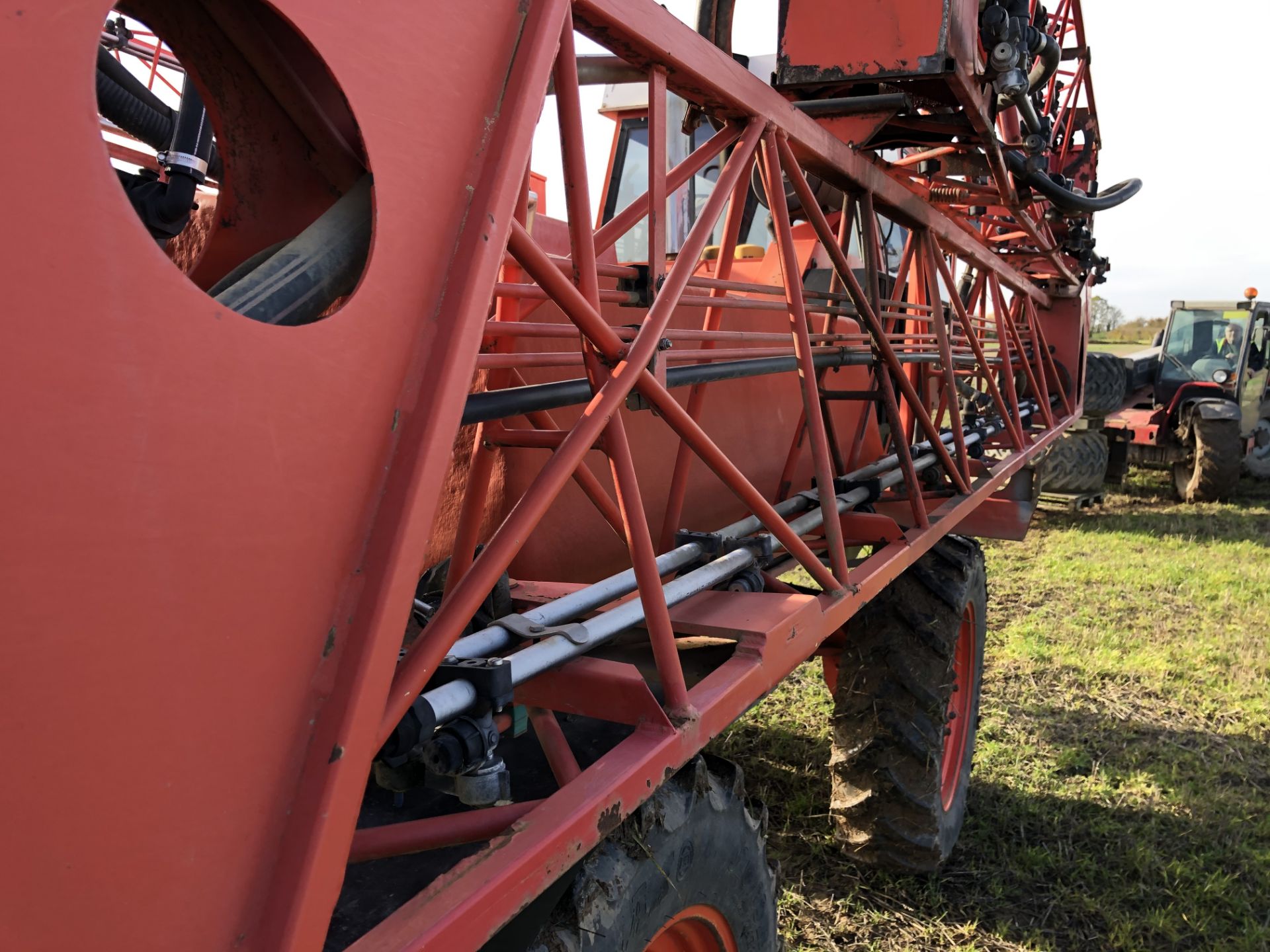 P205 ONG SANDS LOWLINE 2000 24 METRE SELF PROPELLED SPRAYER - Image 9 of 19