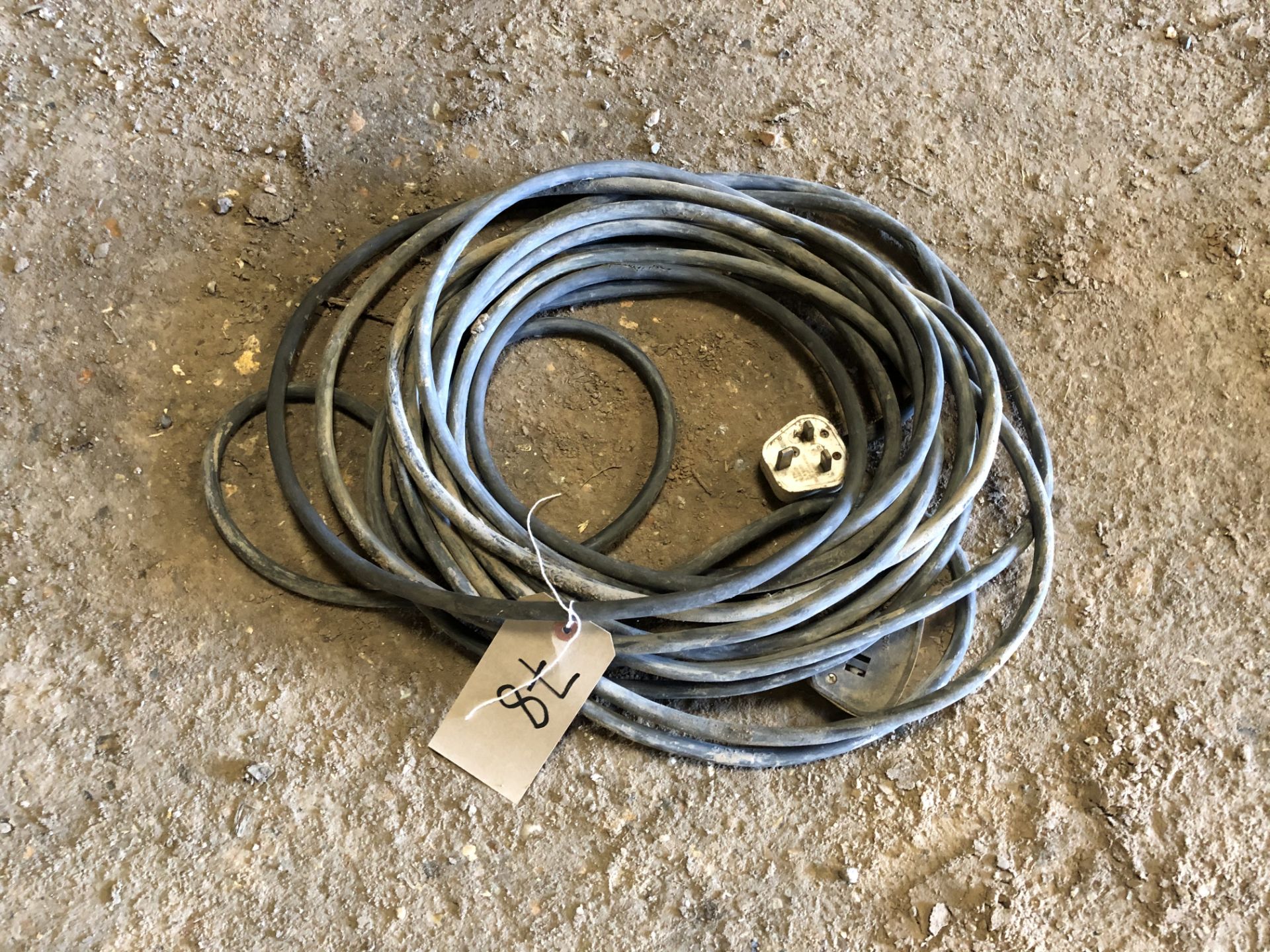 EXTENSION LEAD