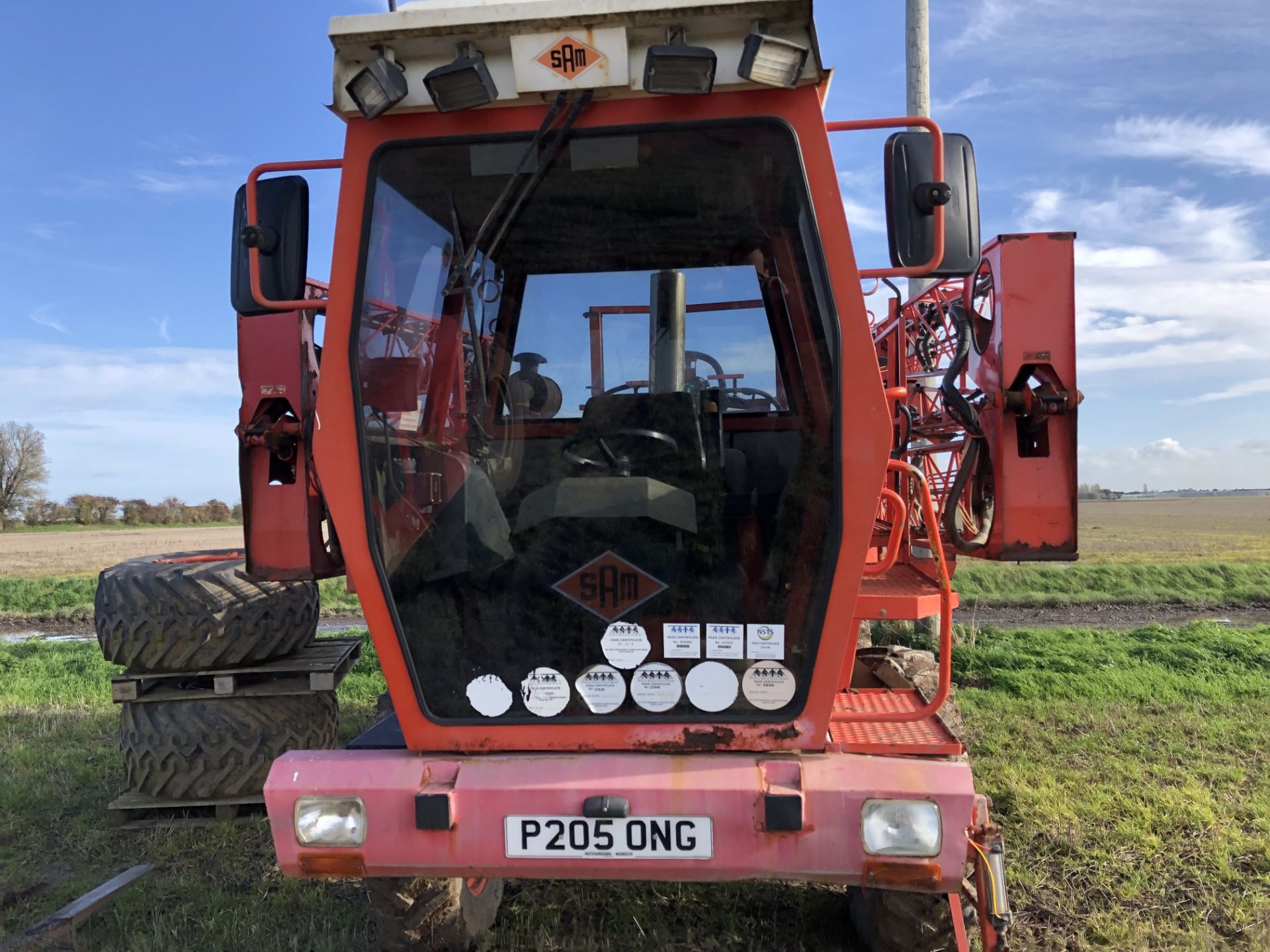 P205 ONG SANDS LOWLINE 2000 24 METRE SELF PROPELLED SPRAYER - Image 14 of 19